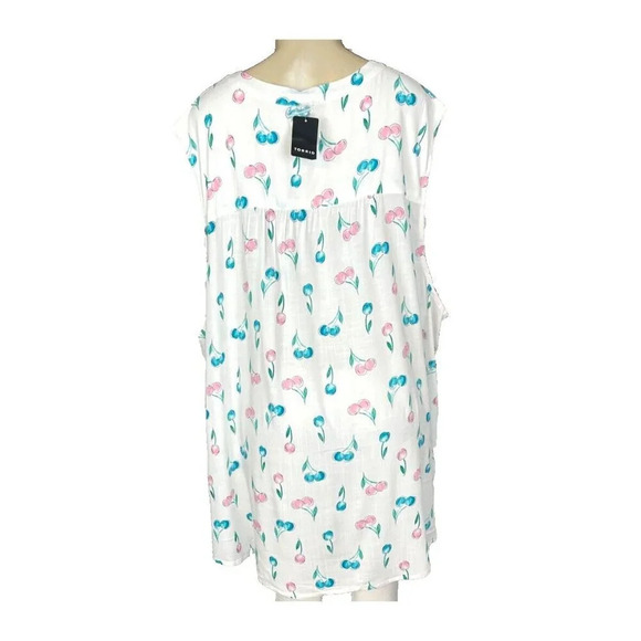 Torrid Plus 6 White Cherry Print Split Neckline Rayon Curved Hem Sleeveless Top - Picture 4 of 6